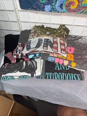 7 Graphic T-shirts, size medium